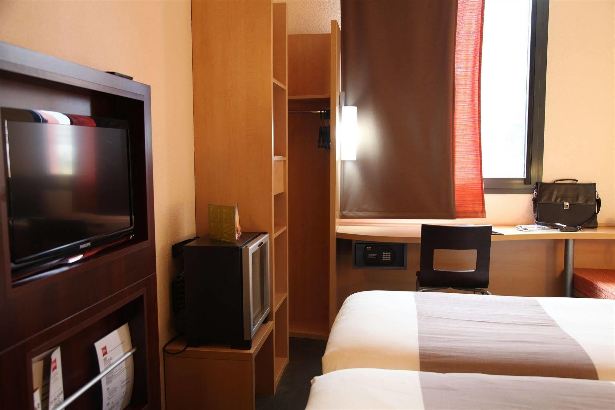 Hotel Ibis Styles Dakar Exterior foto